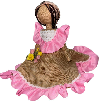 Poupée dominicaine artisanale en jute, paysanne sans visage, robe rose à volants, figurine rustique des Caraïbes, décoration d'intérieur culturelle
