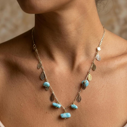 Collana in Larimar riempita d'oro – Gioielli in pietra di Larimar genuina della Repubblica Dominicana – Collana in pietra caraibica fatta a mano – Collana elegante con ciondolo blu oceano